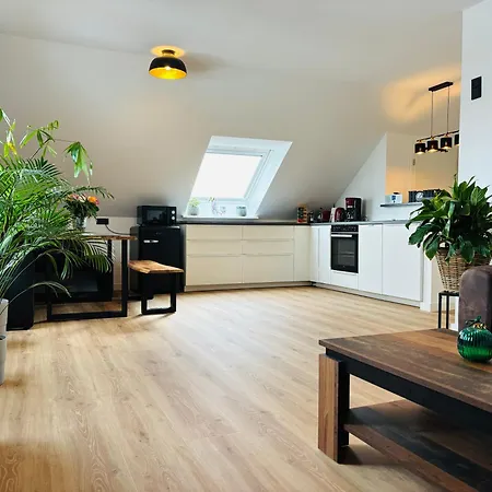 Zentrale Lage, Kostenlos Parken, Ideal Fuer Pendler, Kinder Und Haustiere Willkommen!! Kaarst Exterior photo