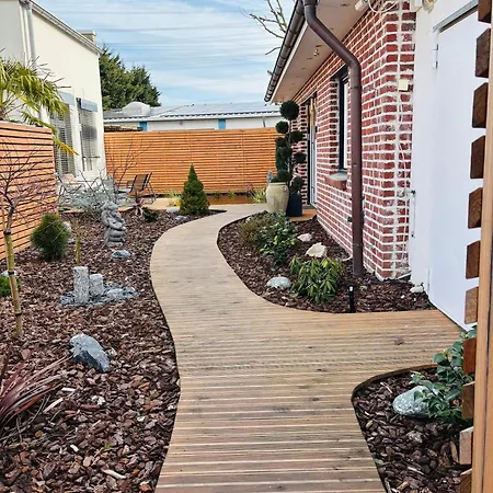 Zentrale Lage, Kostenlos Parken, Ideal Fuer Pendler, Kinder Und Haustiere Willkommen!! Kaarst Exterior photo