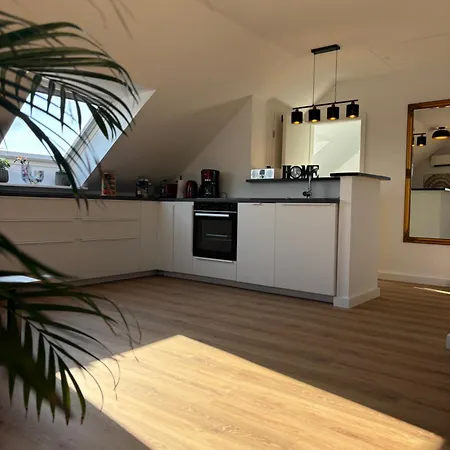 Zentrale Lage, Kostenlos Parken, Ideal Fuer Pendler, Kinder Und Haustiere Willkommen!! Kaarst Exterior photo