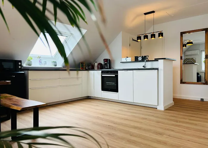Zentrale Lage, Kostenlos Parken, Ideal Fuer Pendler, Kinder Und Haustiere Willkommen!!