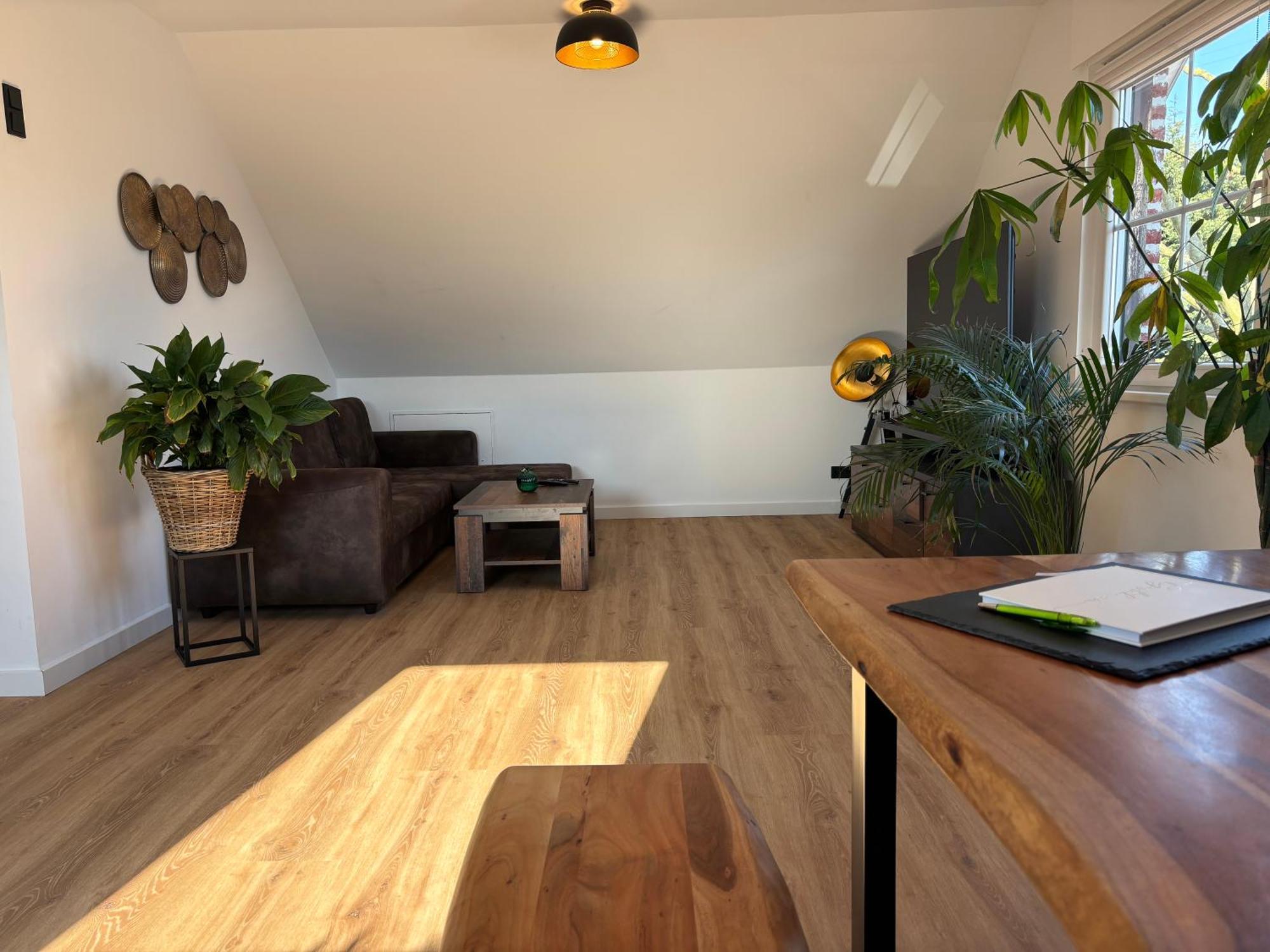 Zentrale Lage, Kostenlos Parken, Ideal Fuer Pendler, Und Haustiere Willkommen!! *