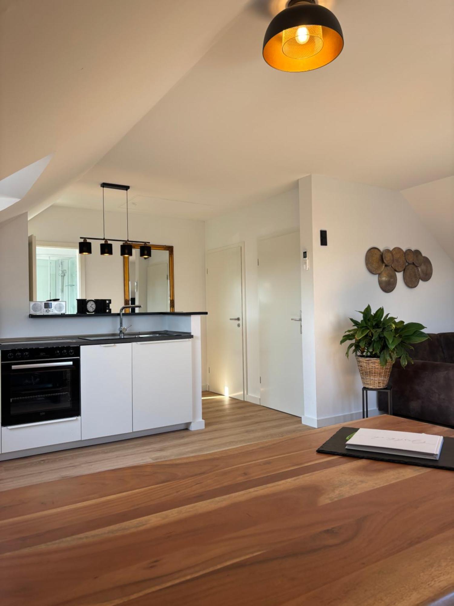 Zentrale Lage, Kostenlos Parken, Ideal Fuer Pendler, Und Haustiere Willkommen!! Kaarst