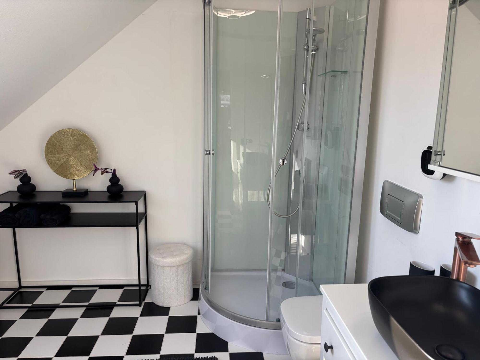 Apartment Zentrale Lage, Kostenlos Parken, Ideal Fuer Pendler, Und Haustiere Willkommen!!