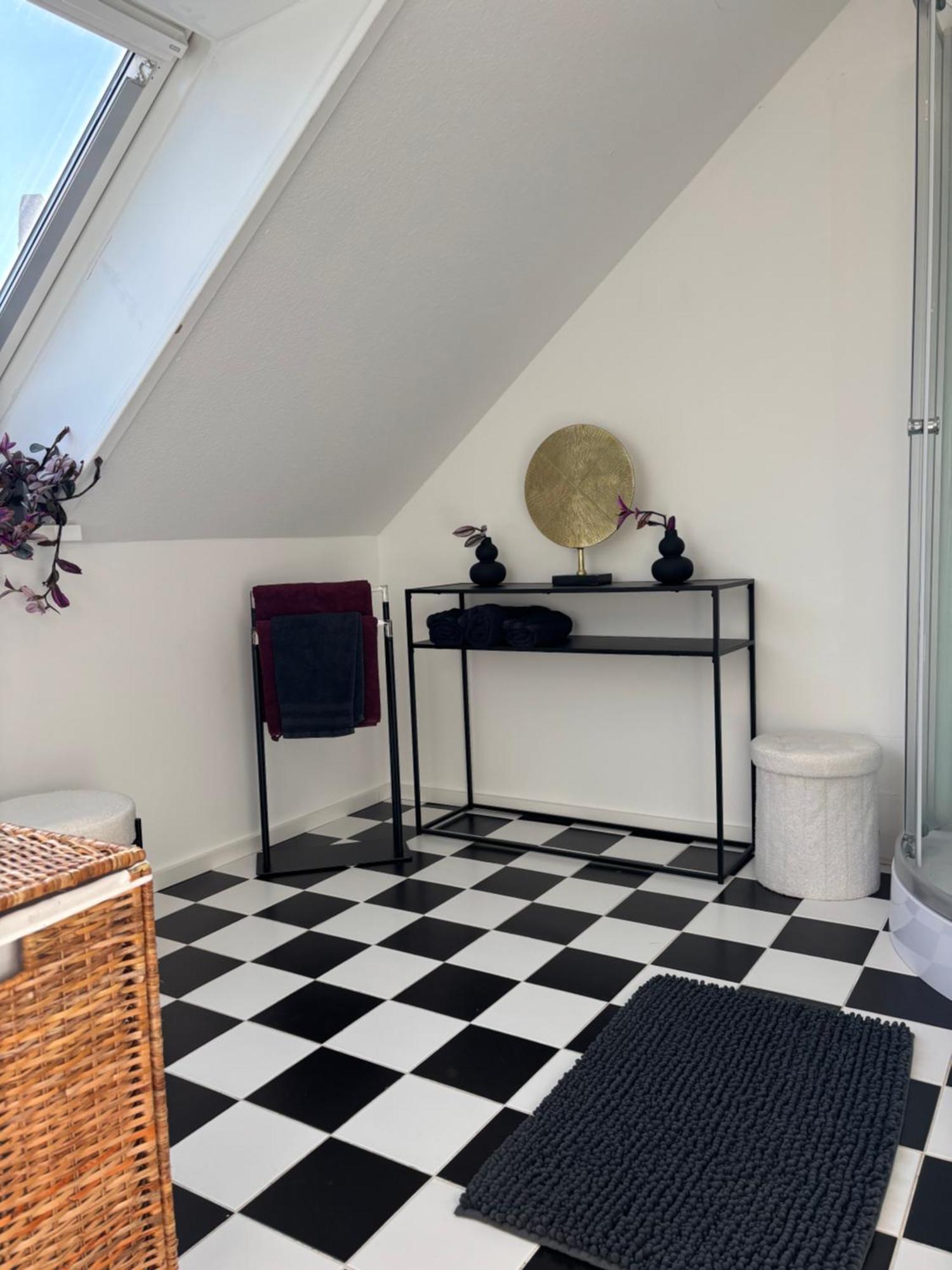 Zentrale Lage, Kostenlos Parken, Ideal Fuer Pendler, Und Haustiere Willkommen!!